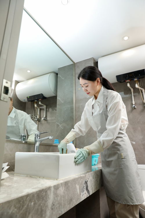 衛(wèi)生間清潔整理保潔服務(wù)女性人物攝影圖 攝影